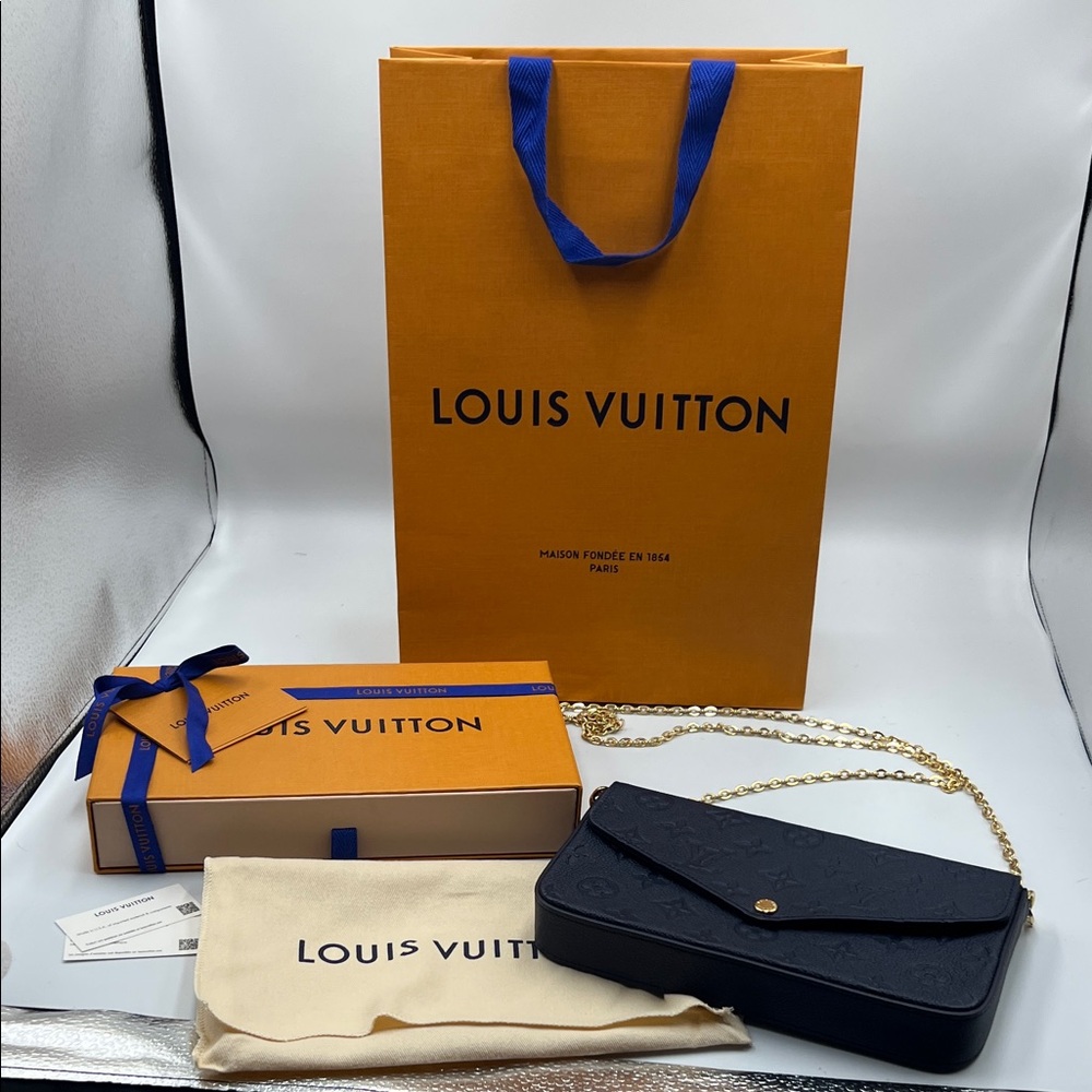 New Louis Vuitton navy blue leather Clutch crossbody Gold Chain